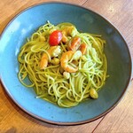 PISOLA - 海老と貝柱、フレッシュトマトのジェノバソースパスタ