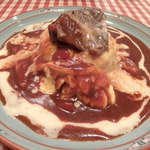 10時間オムライス専門店 ビストロ かぼちゃのNABE - ホホ肉の乗った10時間オムライス