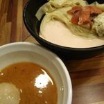 五ノ神水産 - つけ麺鮭だらけ880円