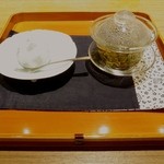 展 - 柚子風味の烏龍茶と塩豆大福