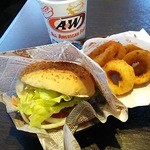 A&W - モッツァバーガー・オニオンリングのコンボ・８９０円