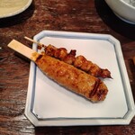 ごはんとお酒　なが坂 - ちょい飲みセットのタレの焼き鳥2串。
