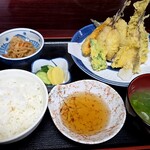 魚料理 ホノルル食堂 - 料理写真:地魚の天ぷら定食(本日はアジ、ムツ、ハゼ)