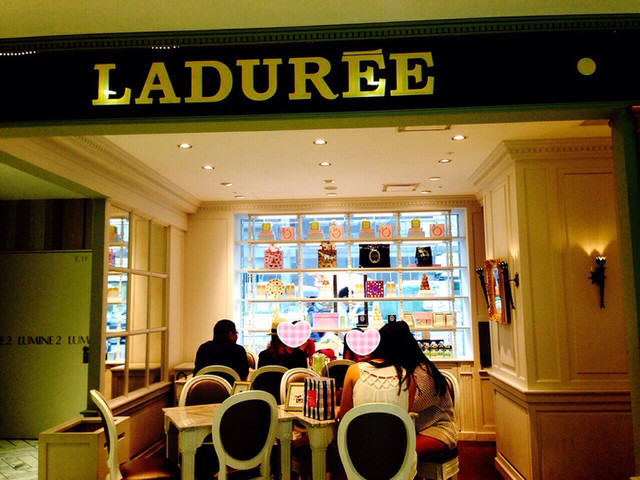 The Photo Of Interior Laduree Tabelog The Photo Of Interior Laduree Tabelog
