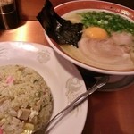 佐賀ラーメン　美登里 - ラーメン＆半炒飯セット　1000円