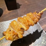 炭火焼鳥 西田屋 - 皮(塩)(286円)