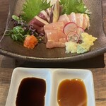 炭火焼鳥 西田屋 - 地鶏のお造り三種盛り合わせ(1,650円)