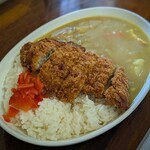 大和食堂 - カツカレー（850円）ザ・ノスタルジー♪　黄色カレーです。お肉は豚片、じゃがいも、人参だけの清さ