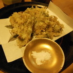 旬味 泰平 - 小女子と山菜の天ぷら