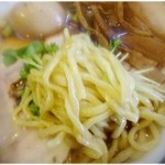 らーめん ほしの - ツルッツルな麺。