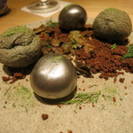 神保町 傳 - 27年2月　白味噌・柚子のシュークリーム、苺・ジャム・赤味噌の飴細工