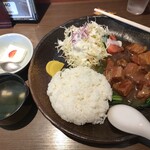 中華飯店　靉龍 - 金曜日のランチ　豚の角煮　900円