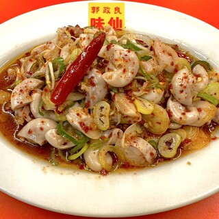 甘辛いにんにくソースが絡む「ピリ辛おつまみコブクロ」