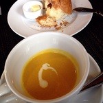 レストランカフェ　メリメロ - かぼちゃのポタージュとパン