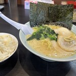 横浜家系ラーメン 魂心家 - 料理写真: