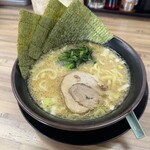 横浜家系ラーメン 一門家 - 料理写真:
