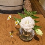 きまんまテーブル - テーブルにはいつも素敵な季節のお花が。