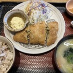 大戸屋 - 料理写真:バジルとチーズのアジフライ定食、麦味噌汁変更