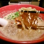 Ippuudou - 中太麺（味噌赤丸）