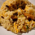 焼豚ラーメン 三條 - ニンニク、チャーシュー、ネギ、玉子の具材

ニンニクがホクっと柔らかく香ばしい
美味しい味わいだった