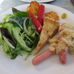 バックシュトゥーベ - サラダ&ポテト&ソーセージ&オニオンパイ(^^)