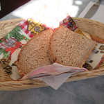 BACKSTUBE - ランチのドイツパン(^^) かなり麦感あり(^^)