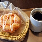 サンエトワール - 料理写真:ピーチパン（ヨーグルト風味）：231円、コーヒー：363円
