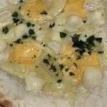 ポポラマーマ - うすパリ生地のたっぷりチーズハチミツがけ