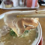 大久ラーメン - 薄っぺらチャーシュー2枚