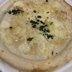 ポポラマーマ - たっぷりチーズピッツァ ハチミツがけ