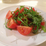 シシリヤ - 本日おすすめ プチトマトとルッコラのサラダ アップ