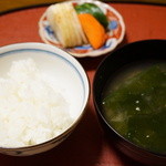千松しま - ご飯、若布の味噌汁、香の物（2015/01）