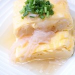 たかはし酒房 - 出汁まきには珍しく、貝柱が入っているスープ出汁巻き。貝柱の食感がとてもいいです。