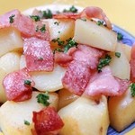 たかはし酒房 - ジャーマンポテトってなんだかお洒落。笑　子供も喜ぶ一品ですね。オリーブオイルってだけでなんだかお洒落。笑