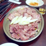 東京園 - タン塩とハラミ（塩）