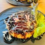 お好み焼き なかひがし - この厚みを見よ！20〜25分はかかります