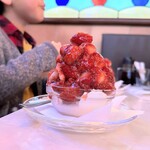 喫茶マンボ - いちごババロア（ハーフ）、800円（税込）。