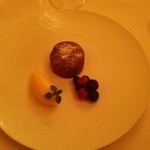 ル・ブルギニオン - デザート。いつものフォンダンショコラ。これがうまい！