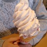 ベリー - ソフトクリーム　練乳いちご　300円