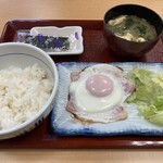 なか卯 - 目玉焼きベーコン朝食