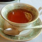 ボア・ド・ブローニュ - 紅茶とケーキ(１２００円)