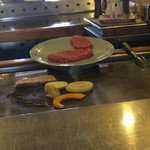 ステーキハウスひのき - ステーキセットと、ハーフ&ハーフセット(まぐろのハンバーグと牛肉100%のハンバーグ)