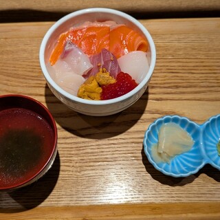 立ち食い海鮮丼 みこ食堂_1