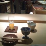 鮨 多門 - ダウンライトでお料理が美しく映えますね