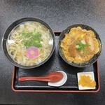 肥前うどん 翔 - かつ丼定食　920円(税込)       うどん大盛り