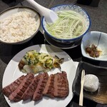 牛たん炭焼 利久 - 