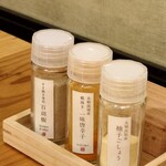すき焼きと牛まぶし ももしき - 内観　テーブルセット