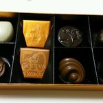 GODIVA - 料理写真:カレミルク、カレ50%ダーク、レデイノア、トルビヨンプラリネ 各250円