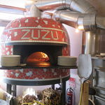 Zuzu - 店内の華のピザ窯2