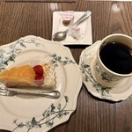 SAN - 料理写真:SANブレンドと清見オレンジとイチゴのタルト(¥1,290円)